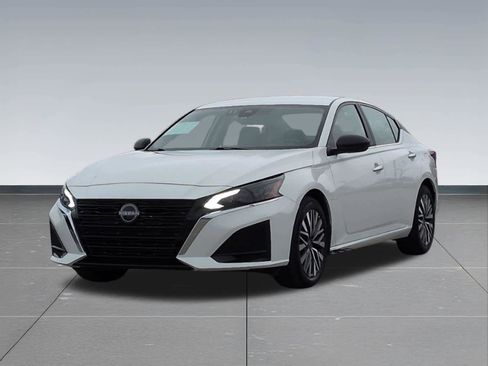 Used 2025 Nissan Altima 2.5 SV FWD image 10