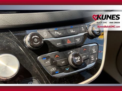 Used 2024 Chrysler Pacifica Touring-L FWD image 30