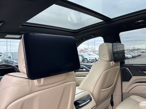 Used 2021 Cadillac Escalade Premium Luxury image 28