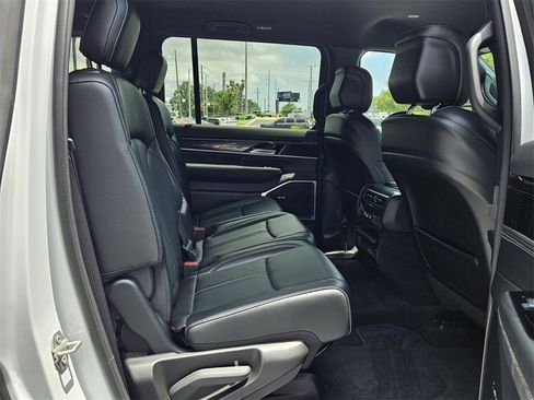 Used 2024 Jeep Wagoneer 4WD image 14