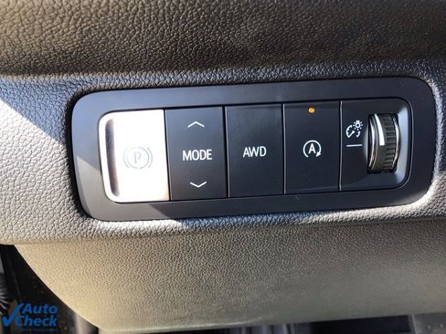 Used 2025 Chevrolet Traverse LT image 31