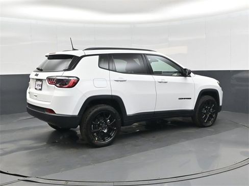 New 2026 Jeep Compass Latitude image 3