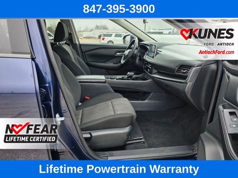 Used 2025 Nissan Rogue SV image 34