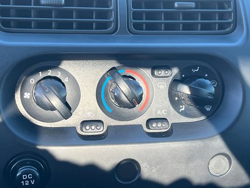 Used 2002 Nissan Frontier XE image 14