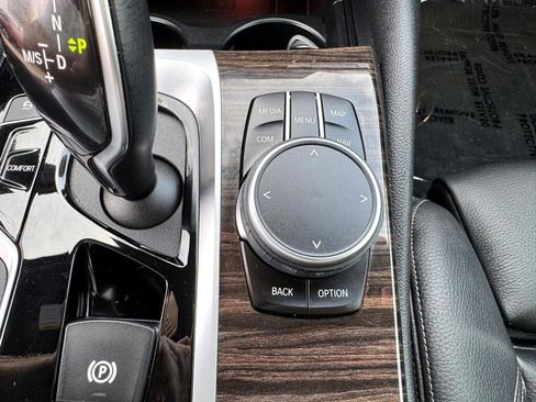 Used 2019 BMW 530i xDrive image 40