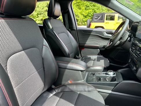 Used 2024 Ford Escape ST-Line w/ Tech Pack #1 AWD/4WD image 17