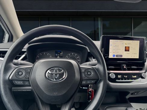 Certified 2025 Toyota Corolla LE image 3