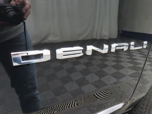 Used 2025 GMC Yukon Denali Ultimate AWD/4WD image 63