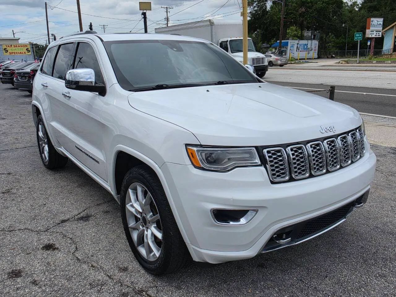 Used 2018 Jeep Grand Cherokee Overland RWD image 3