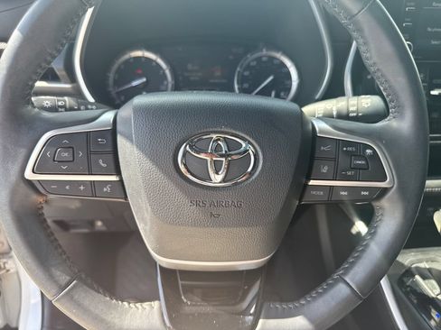 Used 2022 Toyota Highlander XSE FWD image 15