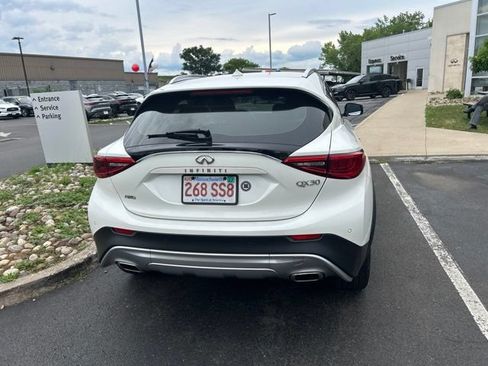 Used 2017 INFINITI QX30 Premium w/ Navigation Package AWD/4WD image 4