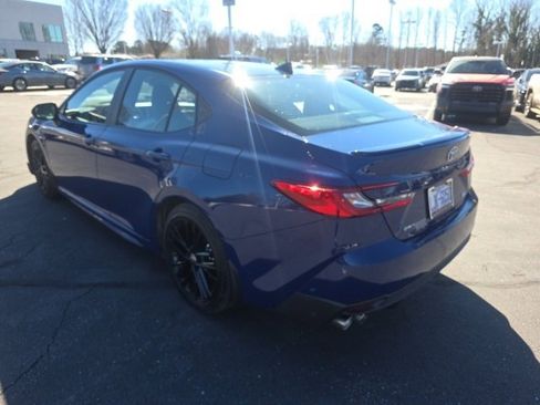 Used 2025 Toyota Camry SE image 6