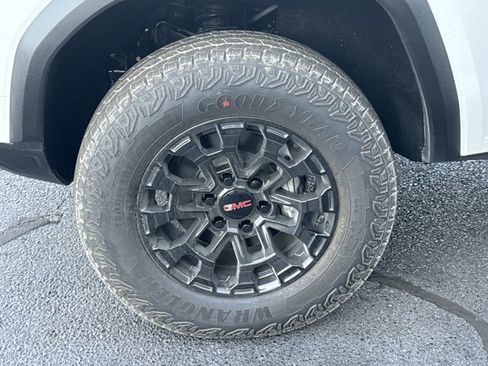 New 2026 GMC Canyon Elevation w/ Convenience Package image 16