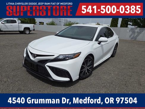 Used 2021 Toyota Camry SE w/ Cold Weather Package AWD/4WD image 1