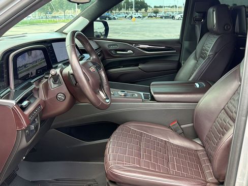 Used 2024 Cadillac Escalade Sport Platinum w/ LPO, ONYX Package AWD/4WD image 5