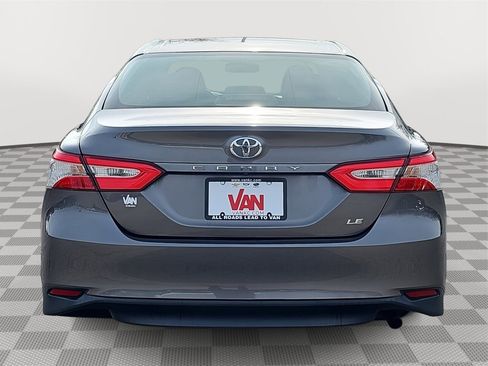 Used 2018 Toyota Camry LE image 6