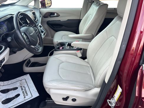 Used 2018 Chrysler Pacifica Touring-L Plus w/ Advanced Safetytec Group image 9