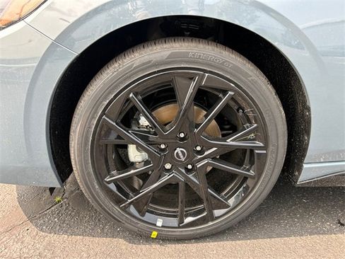 New 2025 Nissan Sentra SR w/ Midnight Edition image 8