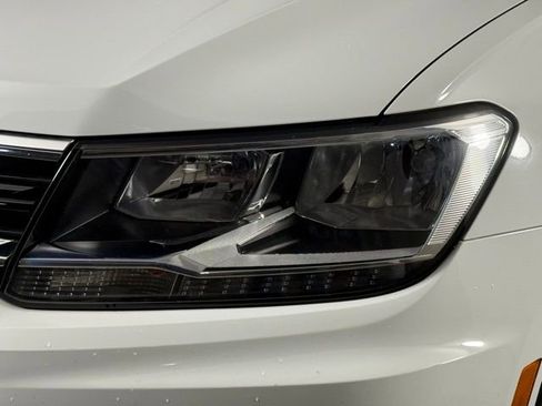 Used 2020 Volkswagen Tiguan SE R-Line image 11
