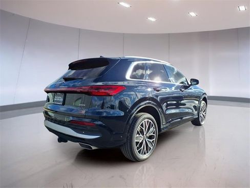 Used 2025 Audi Q5 Premium Plus w/ Premium Plus image 2