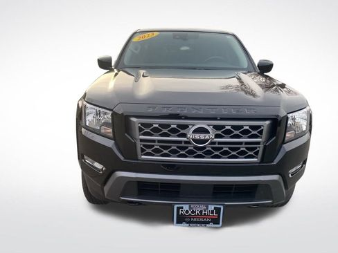 Used 2023 Nissan Frontier SV image 2