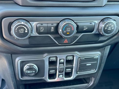 Used 2018 Jeep Wrangler Unlimited Sport S AWD/4WD image 26