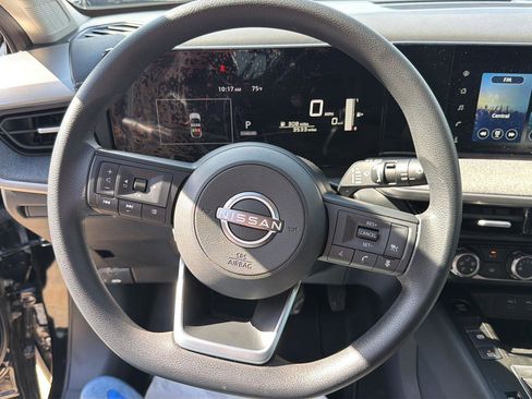 Used 2025 Nissan Kicks SV FWD image 19