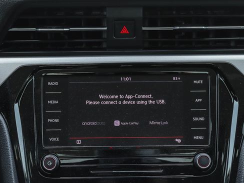 Certified 2022 Volkswagen Passat 2.0T SE FWD image 14