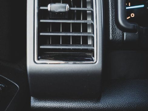 Used 2019 Ford F150 XLT w/ Equipment Group 302A Luxury image 11