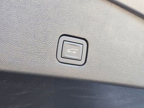 New 2025 Cadillac XT6 Luxury image 32