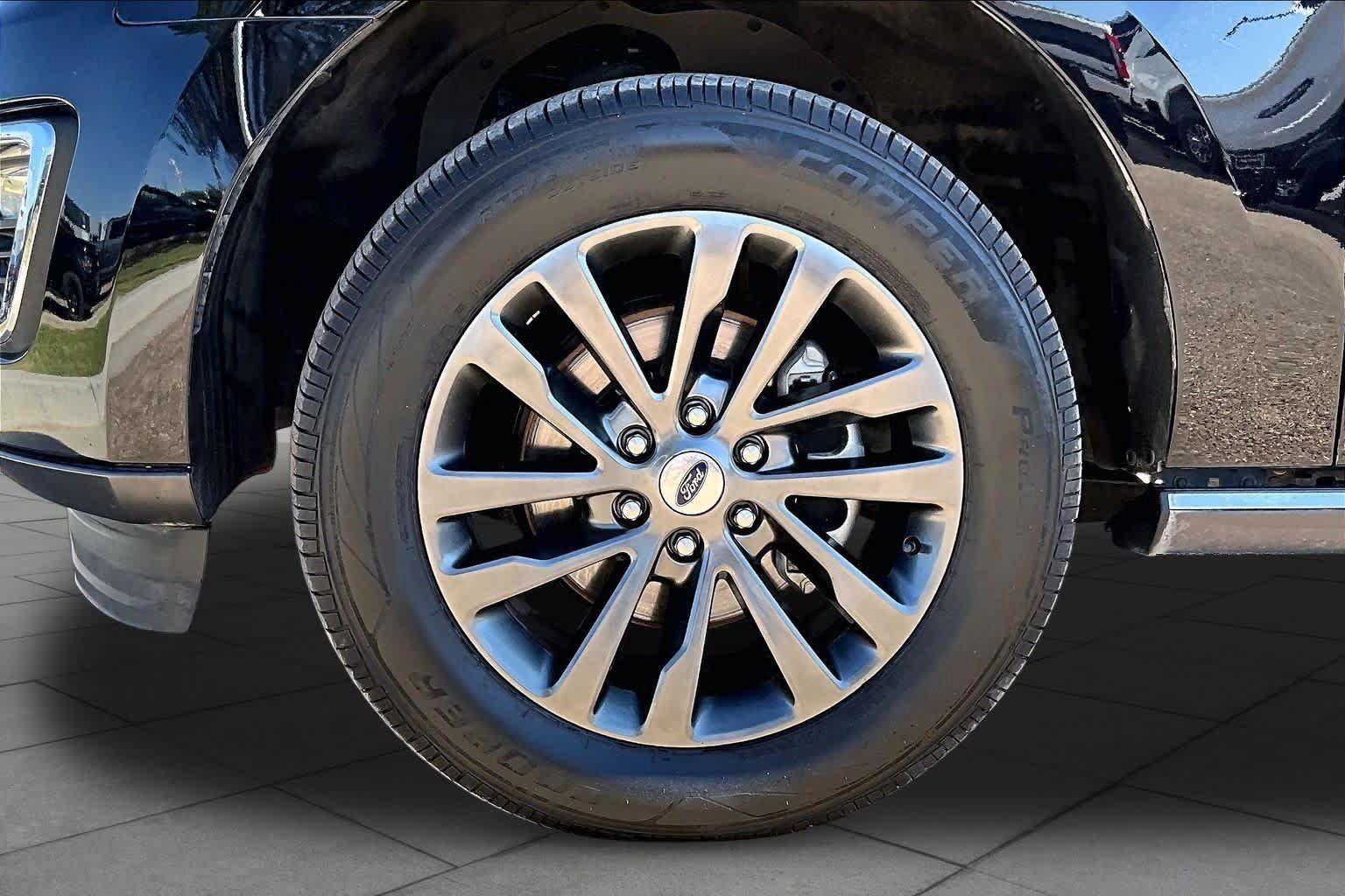 Used 2019 Ford Expedition Max Limited w/ Driver Assistance Package AWD/4WD image 11