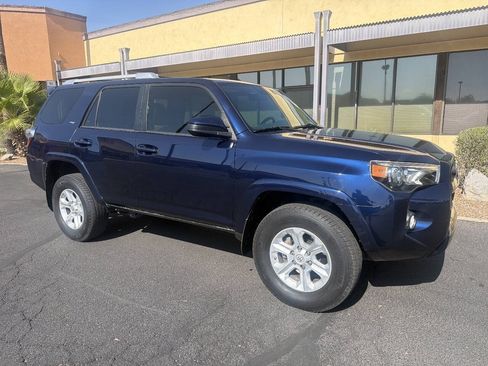Used 2016 Toyota 4Runner SR5 AWD/4WD image 9