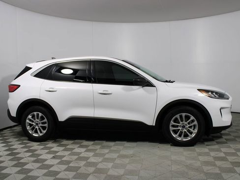 Used 2022 Ford Escape SE image 32