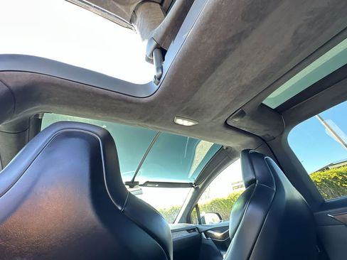 Used 2018 Tesla Model X 100D image 30