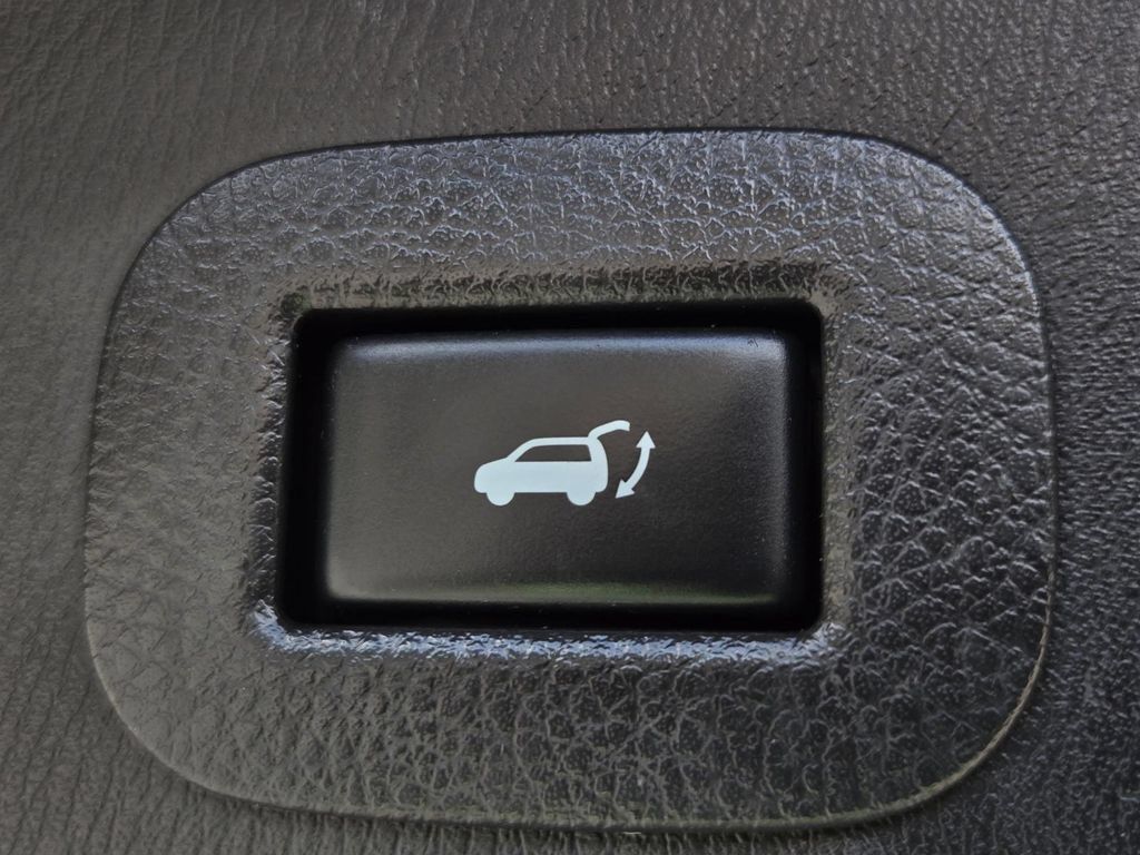 Used 2018 INFINITI QX80 2WD w/ Driver Assistance Package image 11