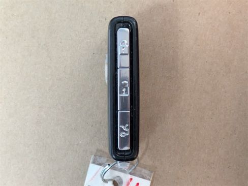 Used 2016 Volvo XC90 T6 Momentum w/ Momentum Plus Package image 42