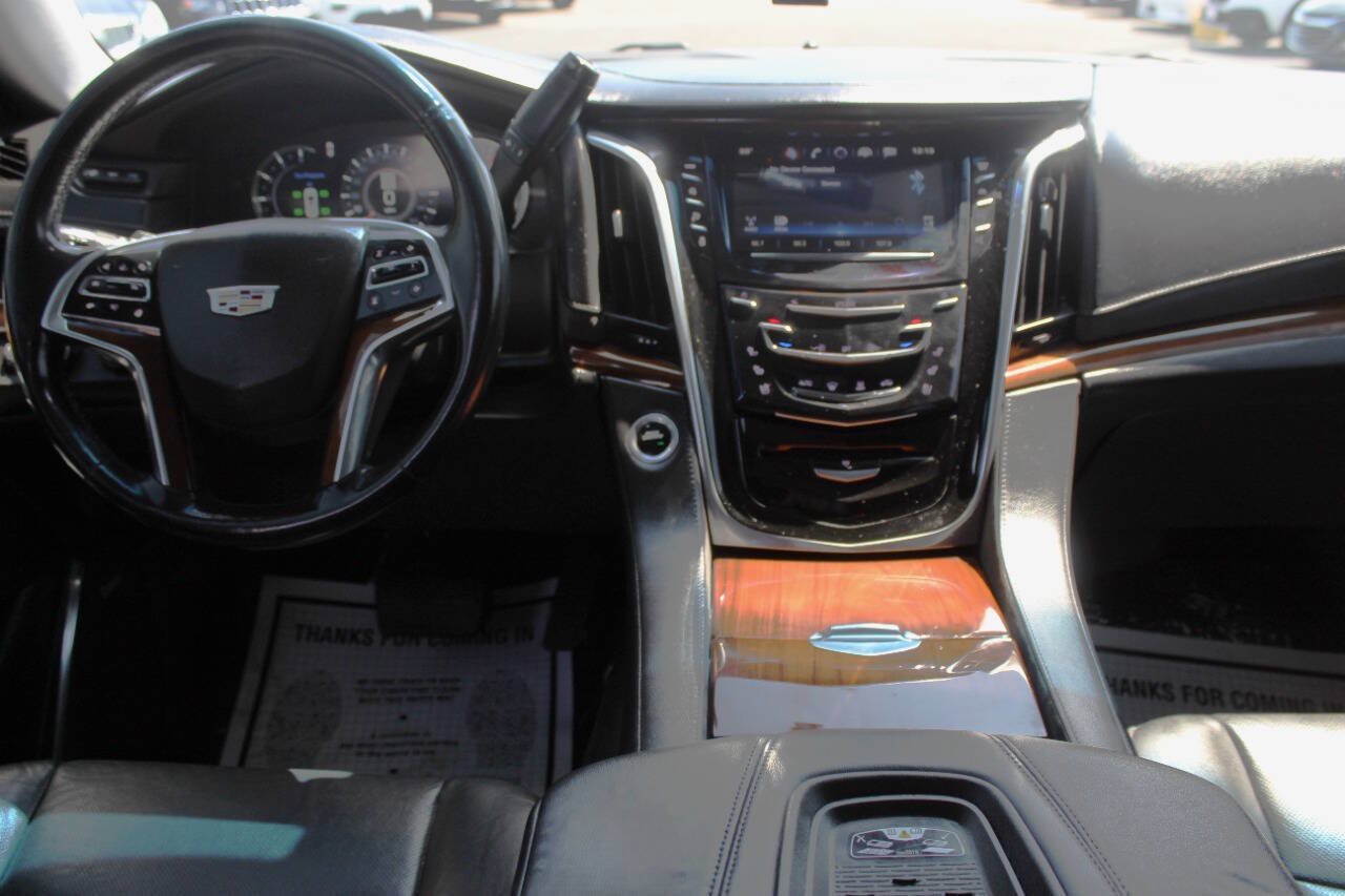 Used 2017 Cadillac Escalade Luxury AWD/4WD image 22