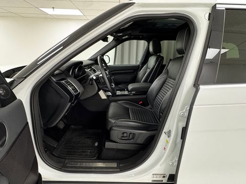 Used 2017 Land Rover Discovery HSE image 10