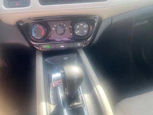 Used 2017 Honda HR-V LX image 17