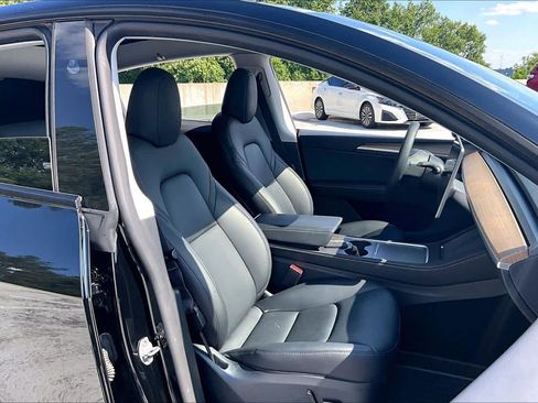 Used 2024 Tesla Model Y Long Range AWD/4WD image 8