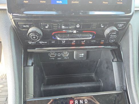 Used 2023 Jeep Grand Cherokee L Limited image 15