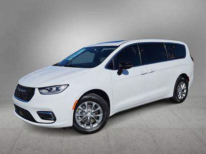 New 2026 Chrysler Pacifica Select