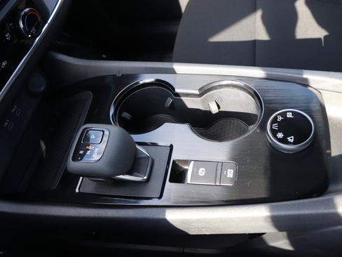 Used 2024 Nissan Rogue S AWD/4WD image 38