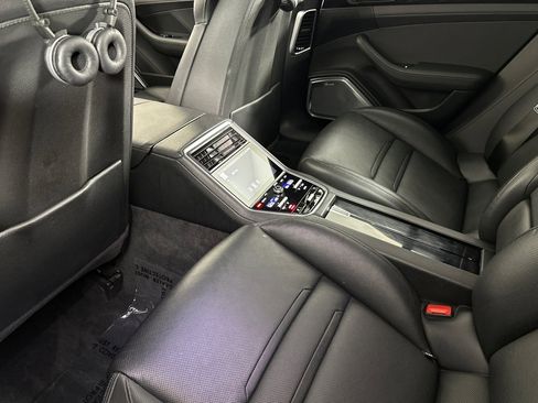 Used 2018 Porsche Panamera 4 image 11