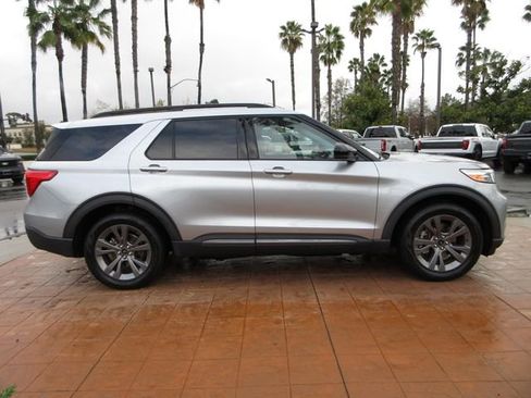 Certified 2022 Ford Explorer XLT w/ Equipment Group 202A image 5