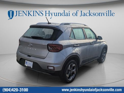 Certified 2024 Hyundai Venue SEL image 3
