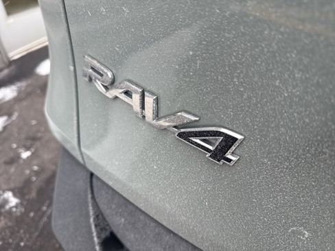 Used 2021 Toyota RAV4 XLE w/ Convenience Package image 6