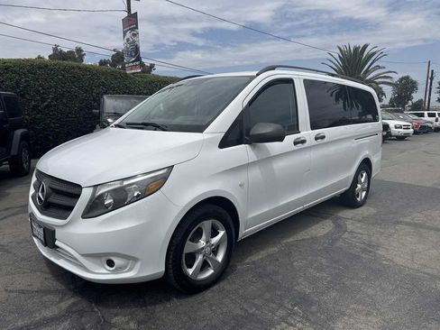 Used 2016 Mercedes-Benz Metris Passenger image 3
