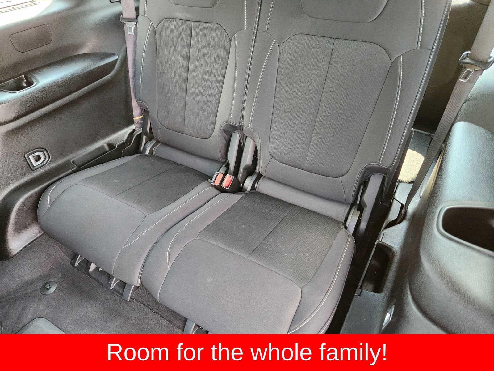 Used 2025 Jeep Grand Cherokee L Laredo RWD image 41