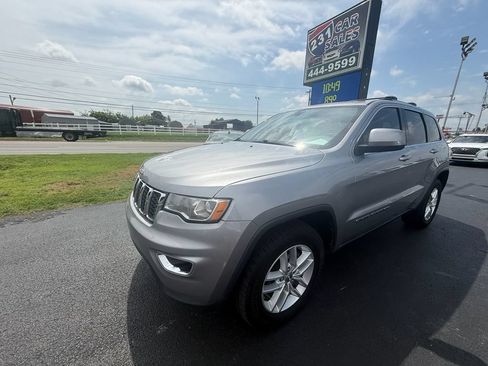 Used 2017 Jeep Grand Cherokee Laredo w/ Quick Order Package 23E AWD/4WD image 8
